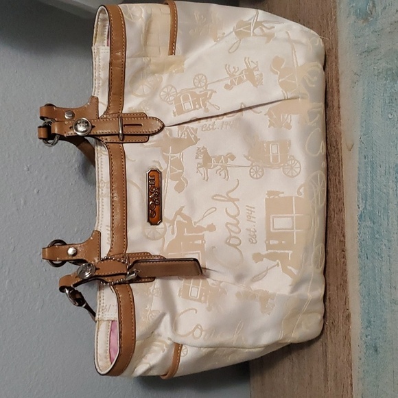 Coach Handbags - Coach creme horse and wagon sachel purse